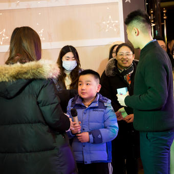 家庭布置生日配图