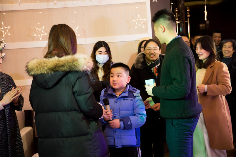 家庭布置生日配图