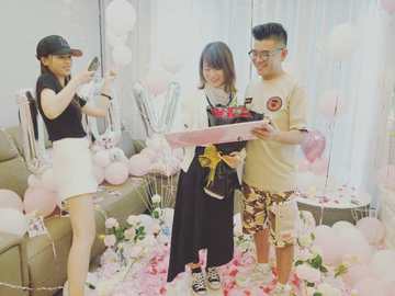 公司簡(jiǎn)單員工生日會(huì )布置圖片