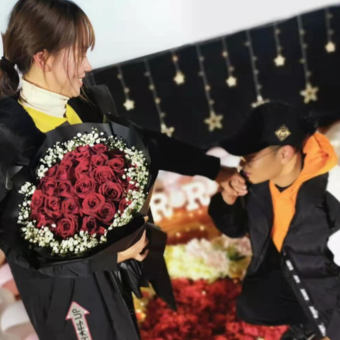 關(guān)于恐龍生日派對的精美圖畫(huà)