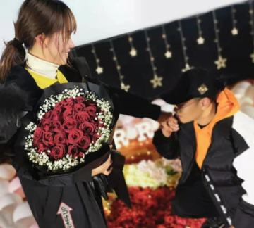 關(guān)于恐龍生日派對的精美圖畫(huà)