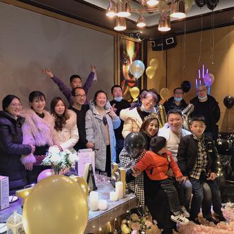 20歲生日宴會(huì )桌面布置圖片