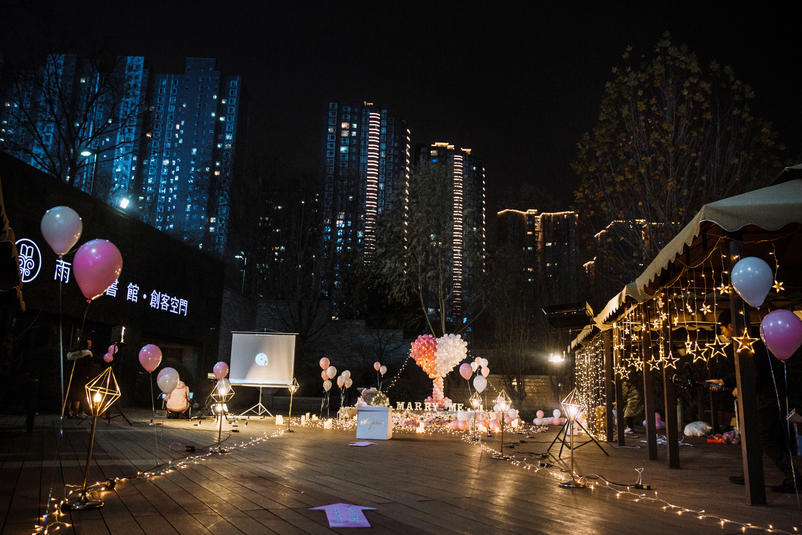 公司生日會(huì )布置現場(chǎng)圖片