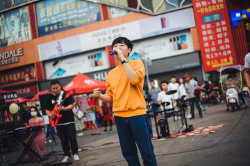 草坪生日派對簡(jiǎn)單圖片