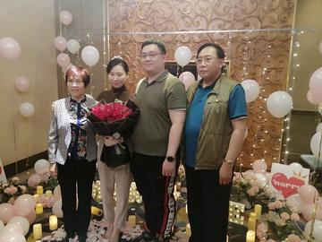 蹦迪現場(chǎng)布置生日圖片