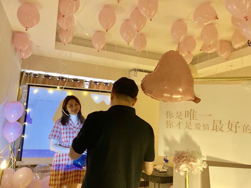 寶寶生日會(huì )墻面布置圖片
