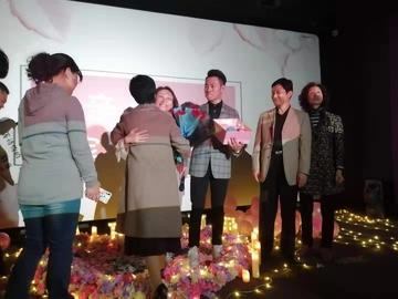 簡(jiǎn)單家庭生日會(huì )布置圖片
