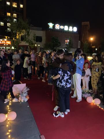粉紫色生日現場(chǎng)布置圖片