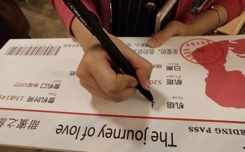 婚礼主持人礼服有哪些_婚纱礼服