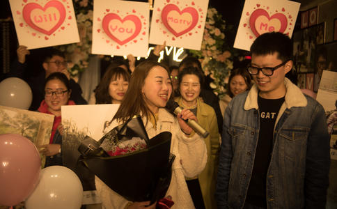 奥迪a4婚车多少钱一辆_婚车