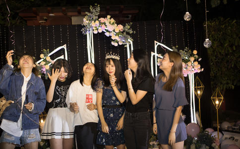结婚新娘婚纱款式有哪些_新娘