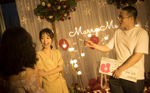 应变能力考验婚礼主持人_婚礼