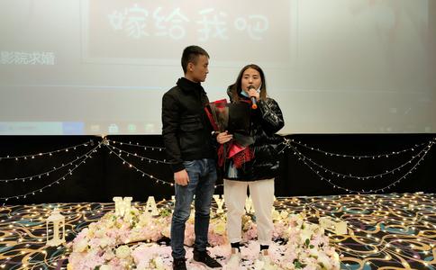 2015昆明餐厅浪漫求婚视频：感动千万网友 连现场工作员都哭