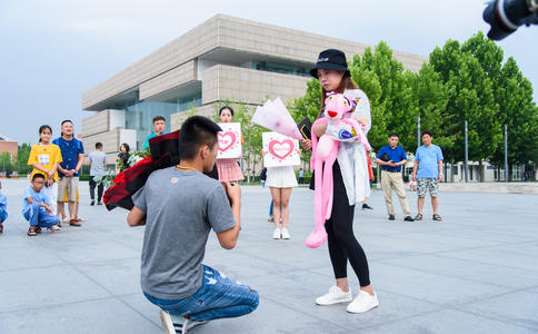 婚礼司仪自我介绍演讲稿_婚礼