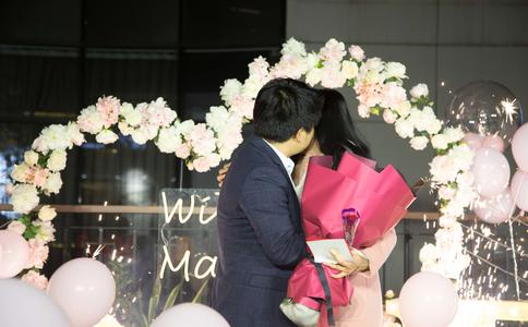 常州纺织学院连续上演“求爱门”与“打砸门”