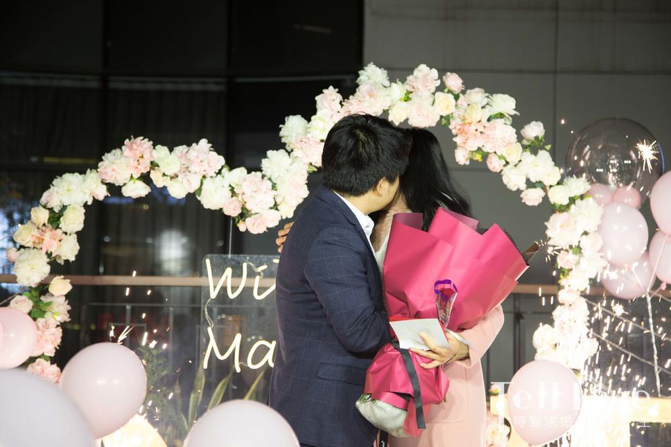 常州纺织学院连续上演"求爱门"与"打砸门" - tell love浪漫策划公司