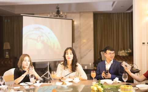 租六辆奥迪婚车多少钱_婚车