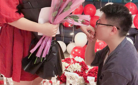 女人结婚戒指戴那只手合适_结婚