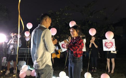 陈小春的求婚方式 古惑仔式“逼婚”