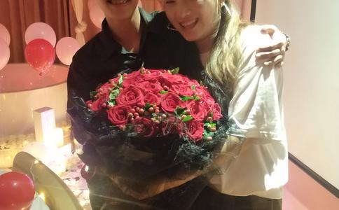 轿车喷漆求婚被扇 另类奇葩男友的求婚经历