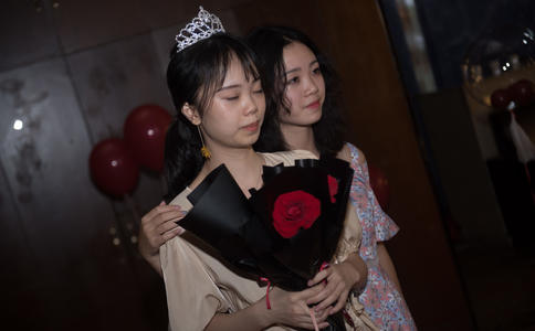 结婚新娘服装应该准备几套_婚纱礼服