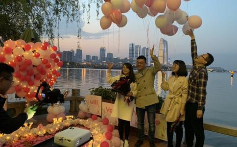 丽江旅拍婚纱照哪家强呢_婚纱照