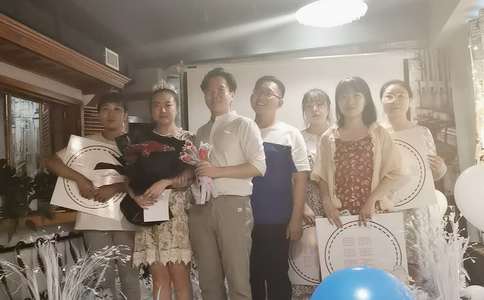 浪漫相片墙求婚 写下每一个遇见