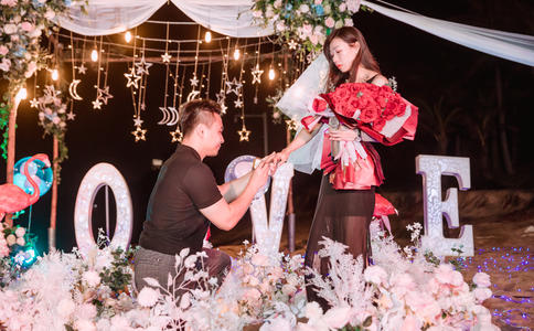 婚礼现场鲜花布置效果图_婚礼