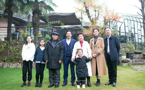 婚房拉花布置图片_婚房