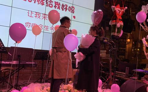 奔驰s当婚车一天多少钱_婚车