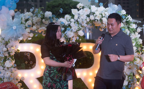 新娘化妆一般多少钱2020_新娘