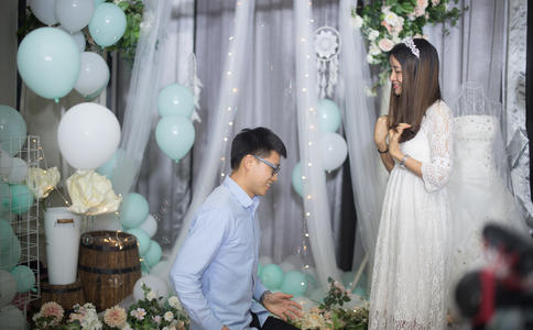婚床床头朝向