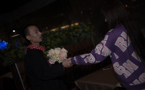 婚礼捧花原来不仅仅只有球形和圆形！_新娘
