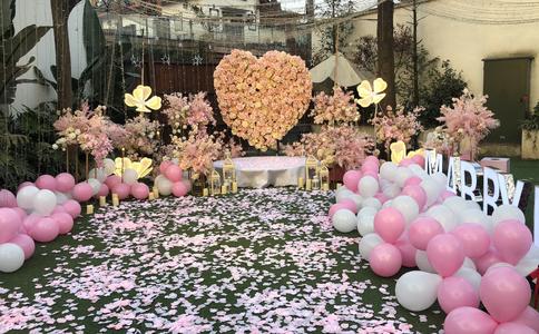 浪漫的影院求婚湛江求婚：湛江男人不止土豪 还很懂浪漫