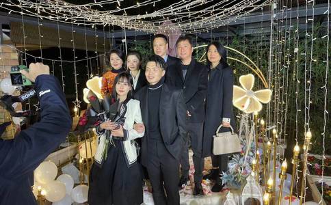 沈阳求婚策划公司TellLove大型求婚秀 光棍节3个广场3对情侣脱单