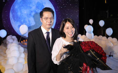海军风的海滨婚礼_婚礼
