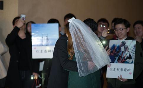 黄金戒指款式新颖多样_结婚