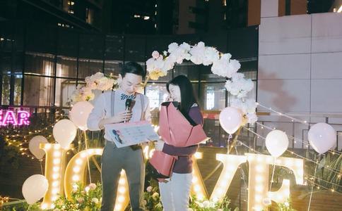 影响黄金戒指报价的因素有哪些_结婚