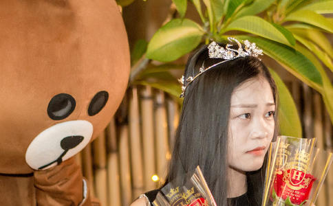 引领时尚的蝴蝶结戒指_结婚