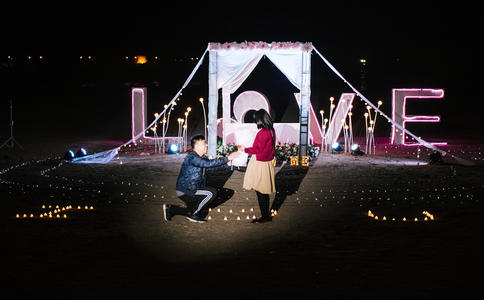 520情人节广告led求婚 一次一生的求婚