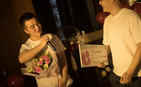 结婚一周年送老公什么_纪念日