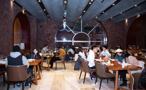 16岁伴娘的礼服怎么选_婚纱礼服