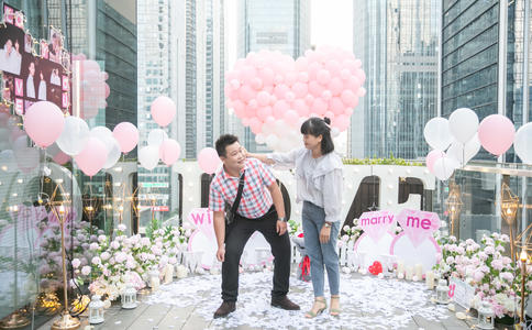 绚丽彩金戒指多少钱一克_结婚