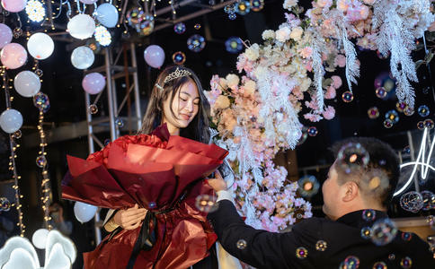 婚包、婚鞋、敬酒服一定要选择红色吗_婚纱礼服