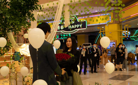 情侣铂金戒指哪个品牌好_结婚