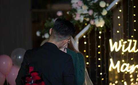 如何根据婚礼环节选择中式礼服_婚纱礼服