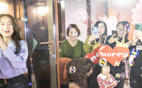 新娘腮红怎么打才能成为婚礼当天最耀眼的女主角_新娘