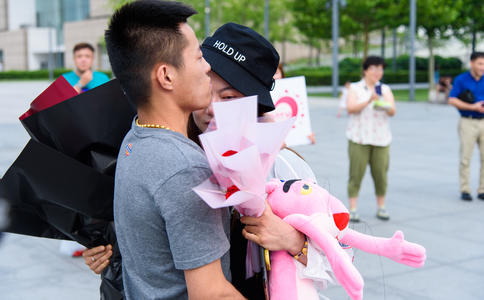 新娘婚纱礼服款式有哪些_婚纱礼服