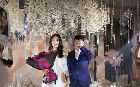 结婚姐妹礼服最新款_婚纱礼服