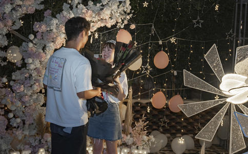 男士黄金戒指款式应如何挑选_结婚